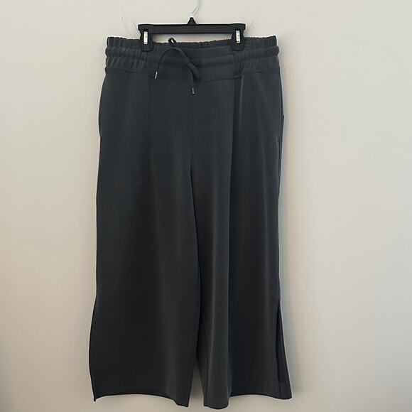Lululemon Soft Ambitions Softstreme High Rise Crop Graphite Grey Size 10 NWOT - Picture 5 of 11